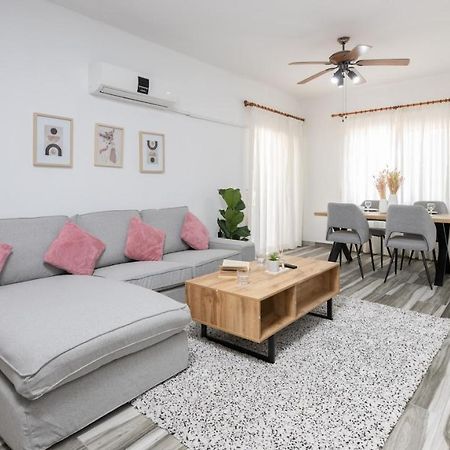 Beautiful Apartment In Harbour Paphos, Central & Close To Beach エクステリア 写真