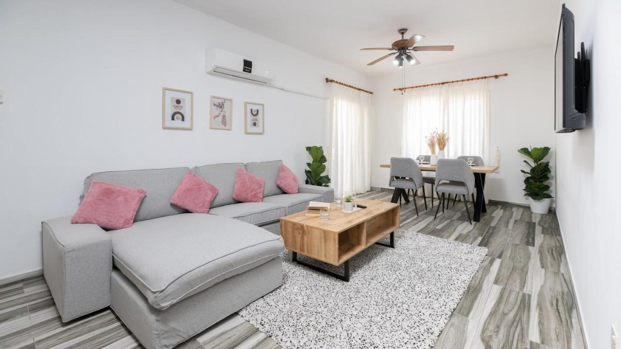 Beautiful Apartment In Harbour Paphos, Central & Close To Beach エクステリア 写真
